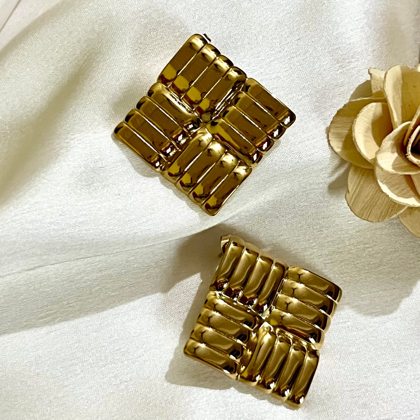 GOLD SQUARE STUDS