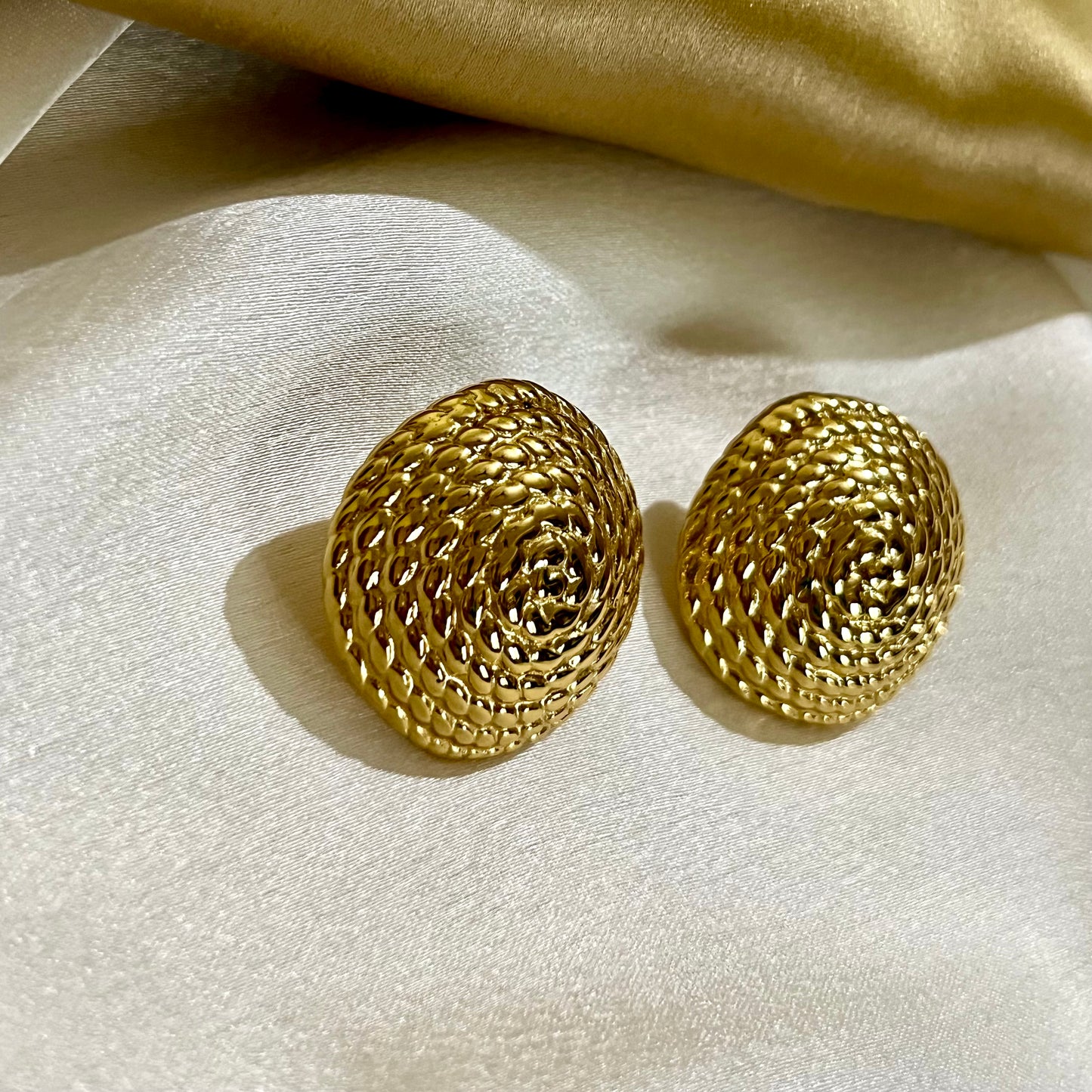 GOLD ZOYA STUDS