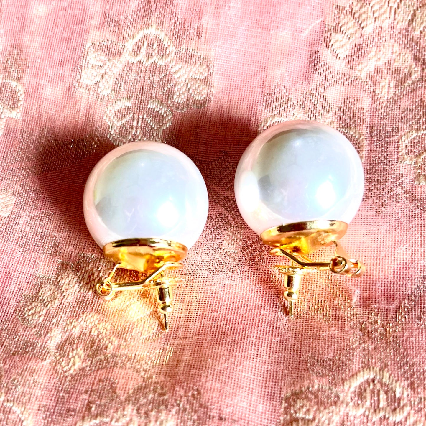 MOONSHINE PEARL STUDS