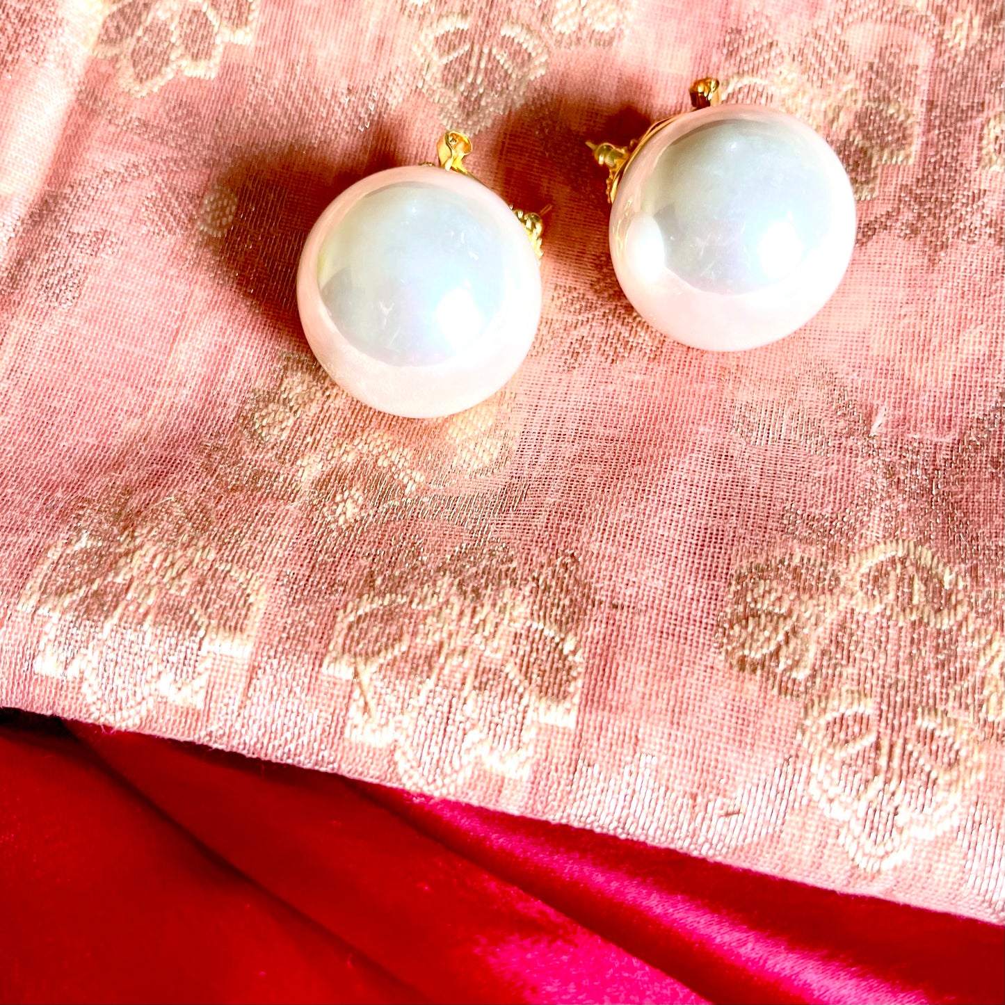 MOONSHINE PEARL STUDS