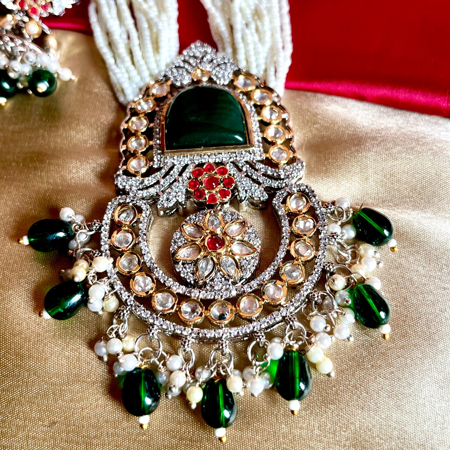 EMERALD SAANJ NECKLACE SET