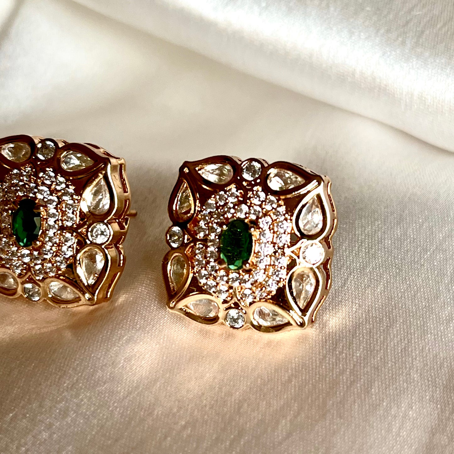 ROSEGOLD EMERALD STUDS