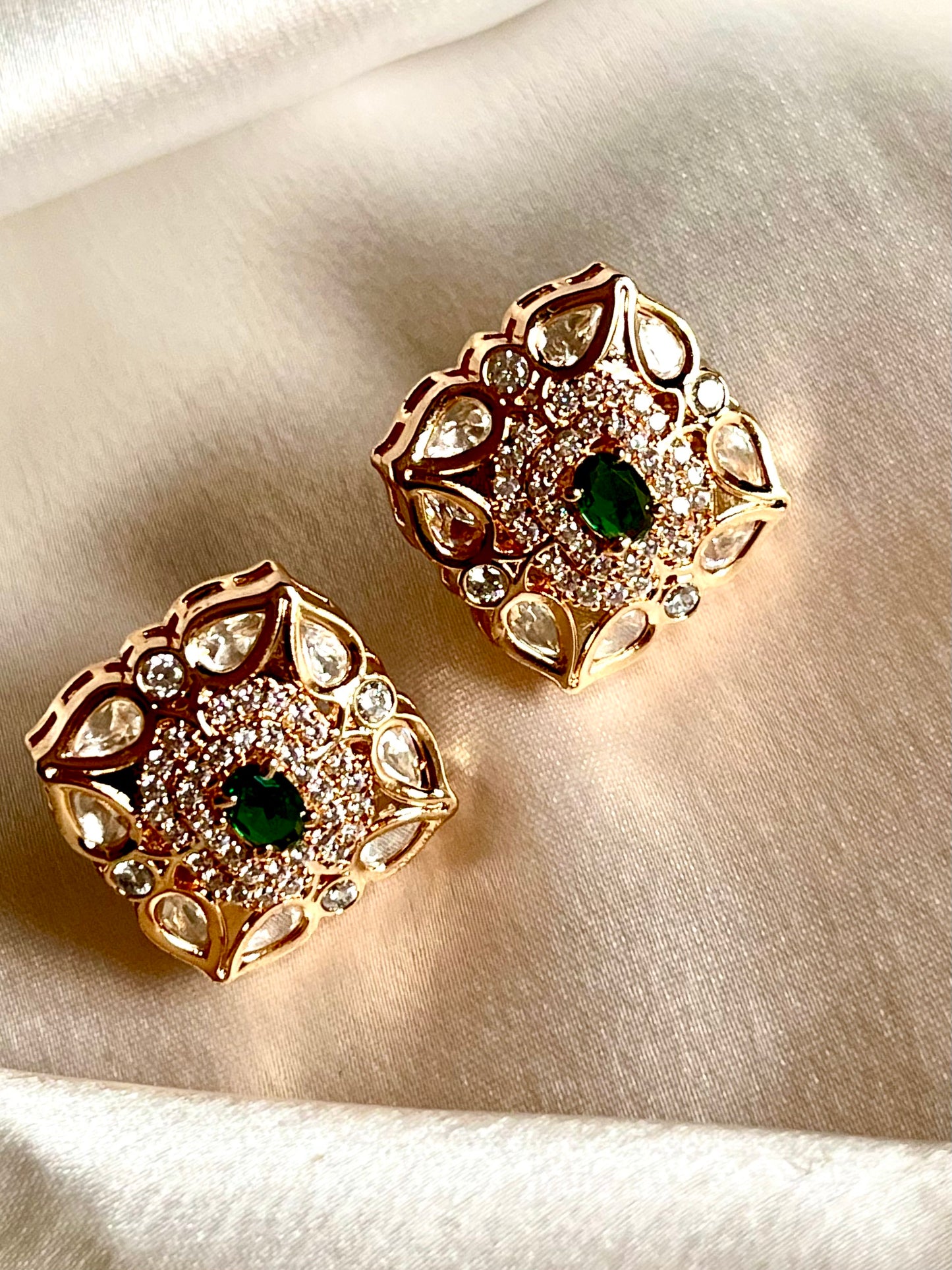 ROSEGOLD EMERALD STUDS