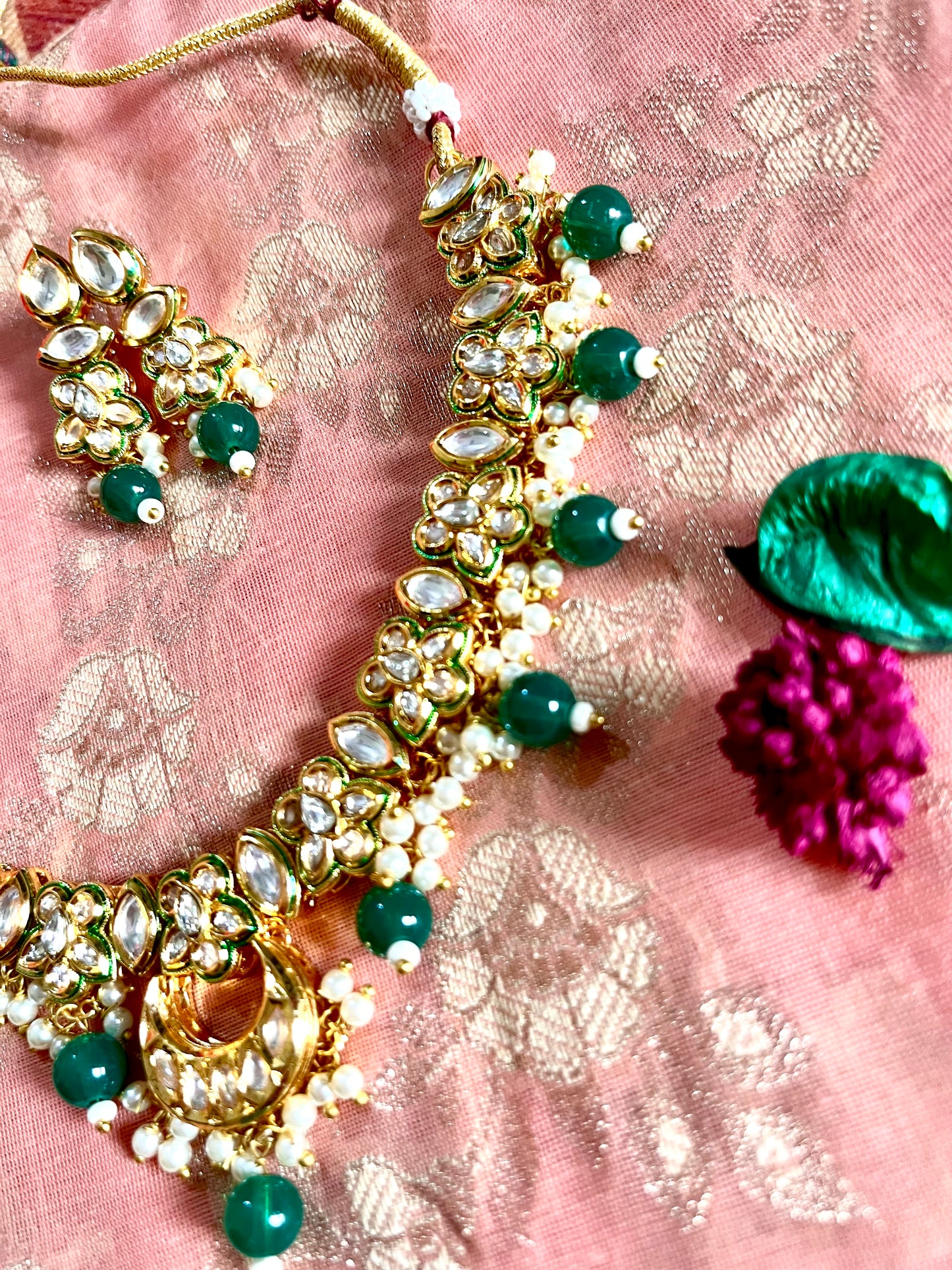 EMERALD VANIKA NECKLACE SET