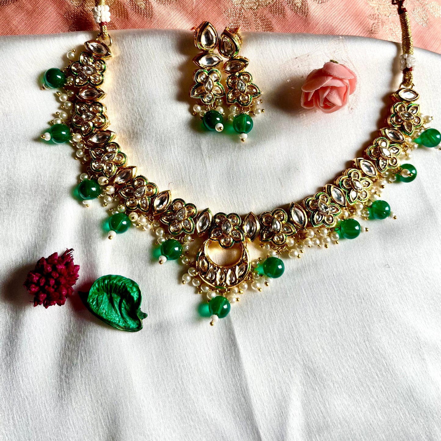 EMERALD VANIKA NECKLACE SET