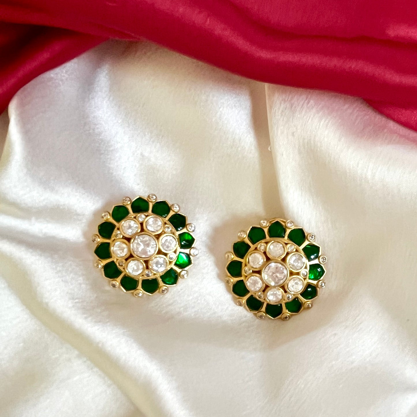 EMERALD PUSHP STUDS