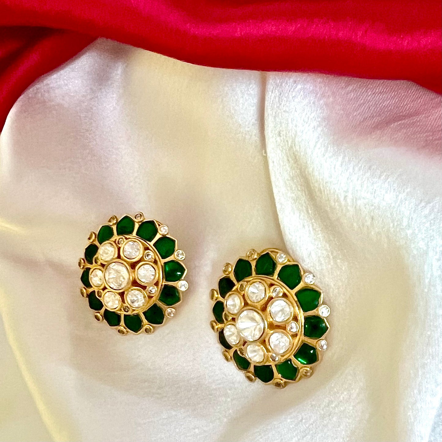 EMERALD PUSHP STUDS