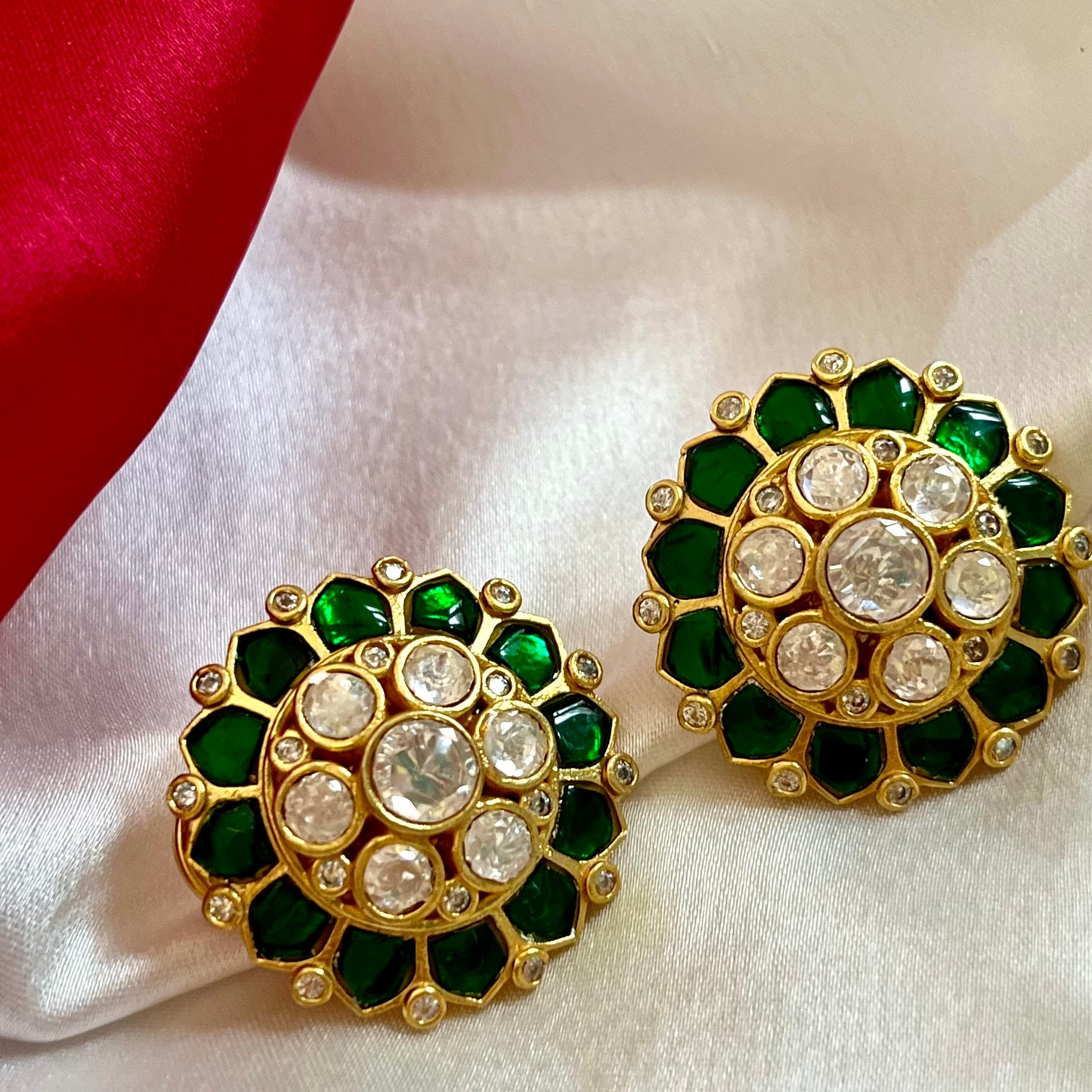 EMERALD PUSHP STUDS