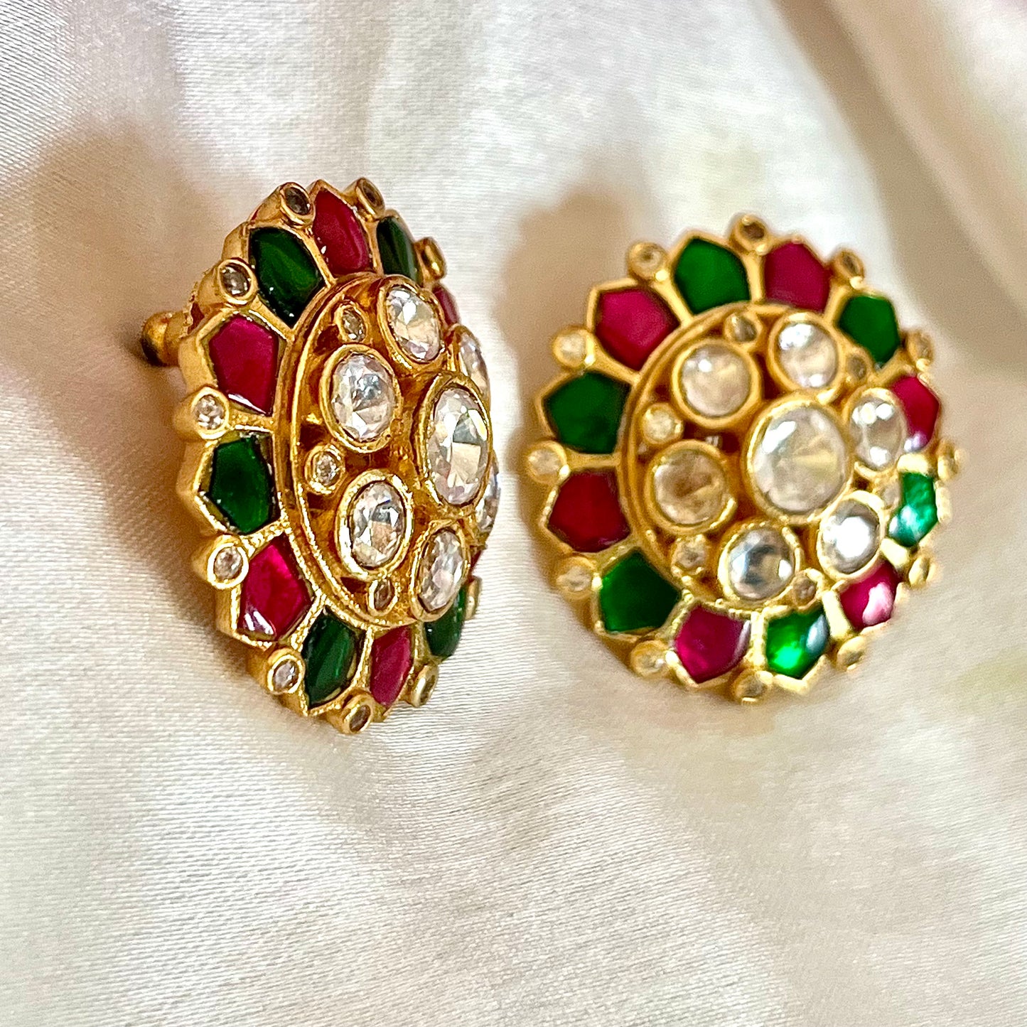 RANI EMERALD PUSHP STUDS