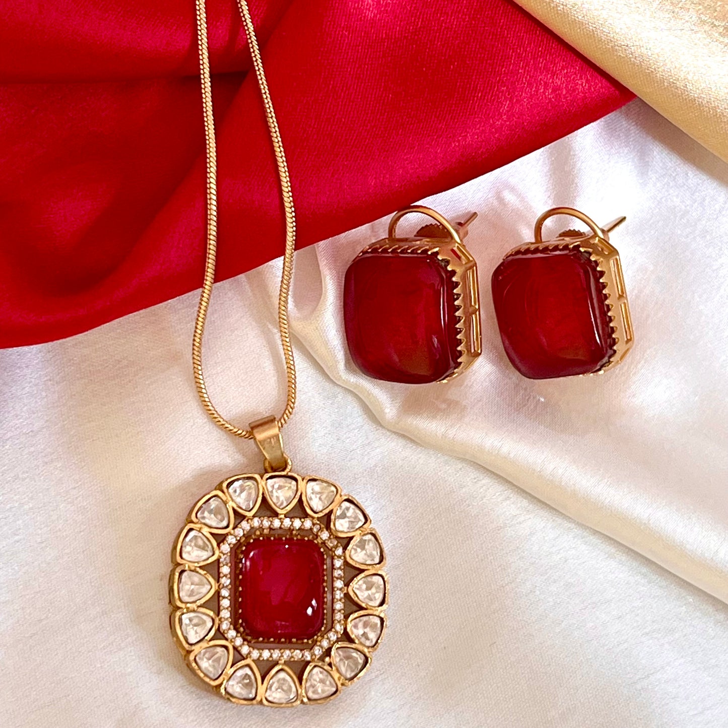 RUBY MAAHI PENDANT SET