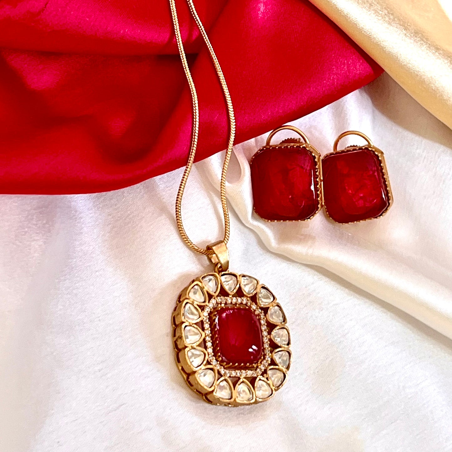 RUBY MAAHI PENDANT SET