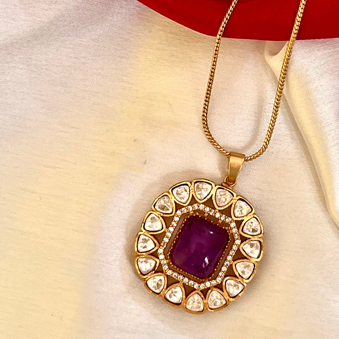 VIOLET MAAHI PENDANT SET