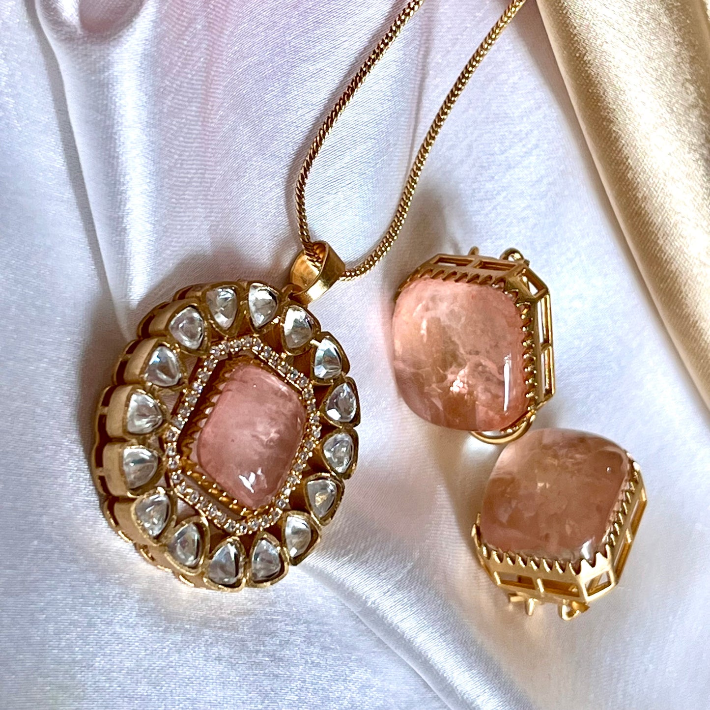 PEACH MAAHI PENDANT SET