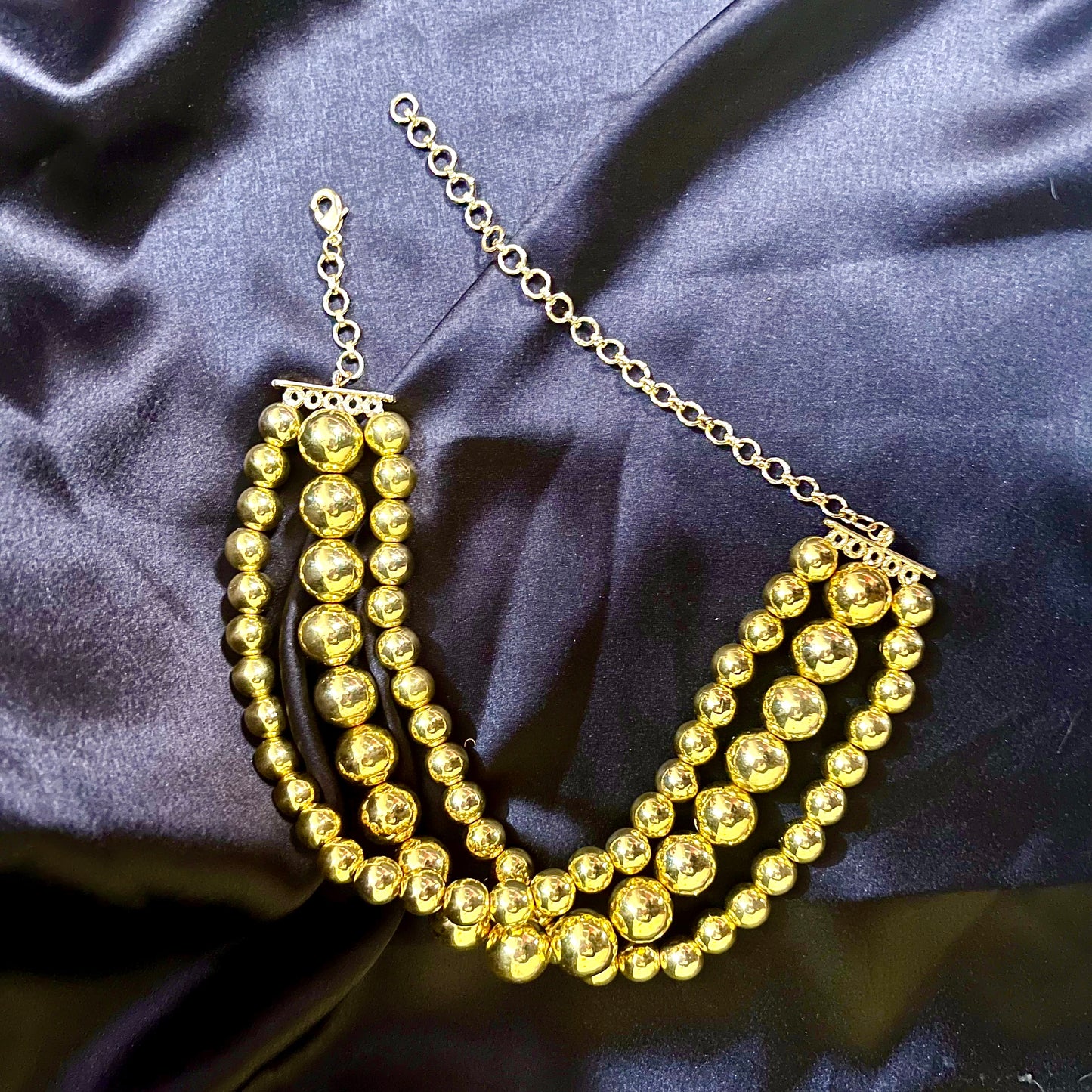 GOLD BEAD NECKPIECE