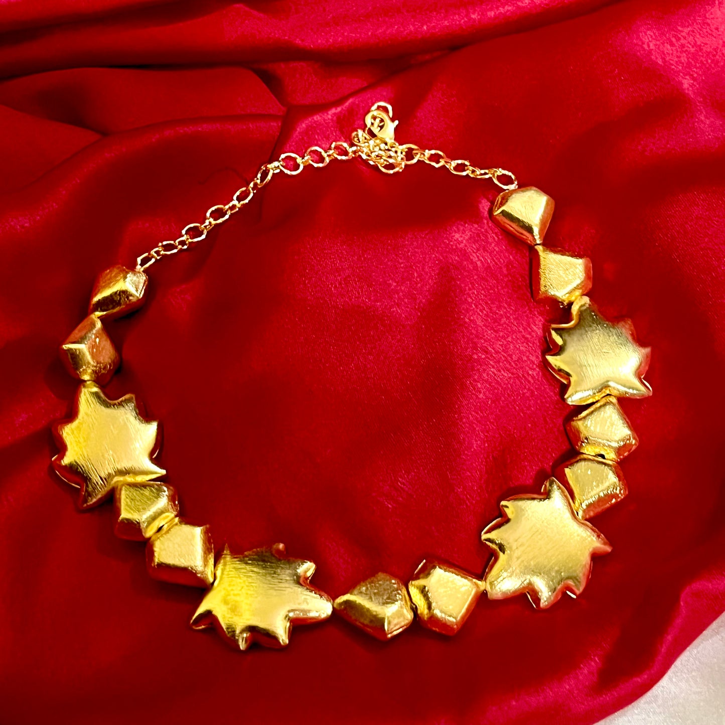 GOLD CHINAR NECKPIECE