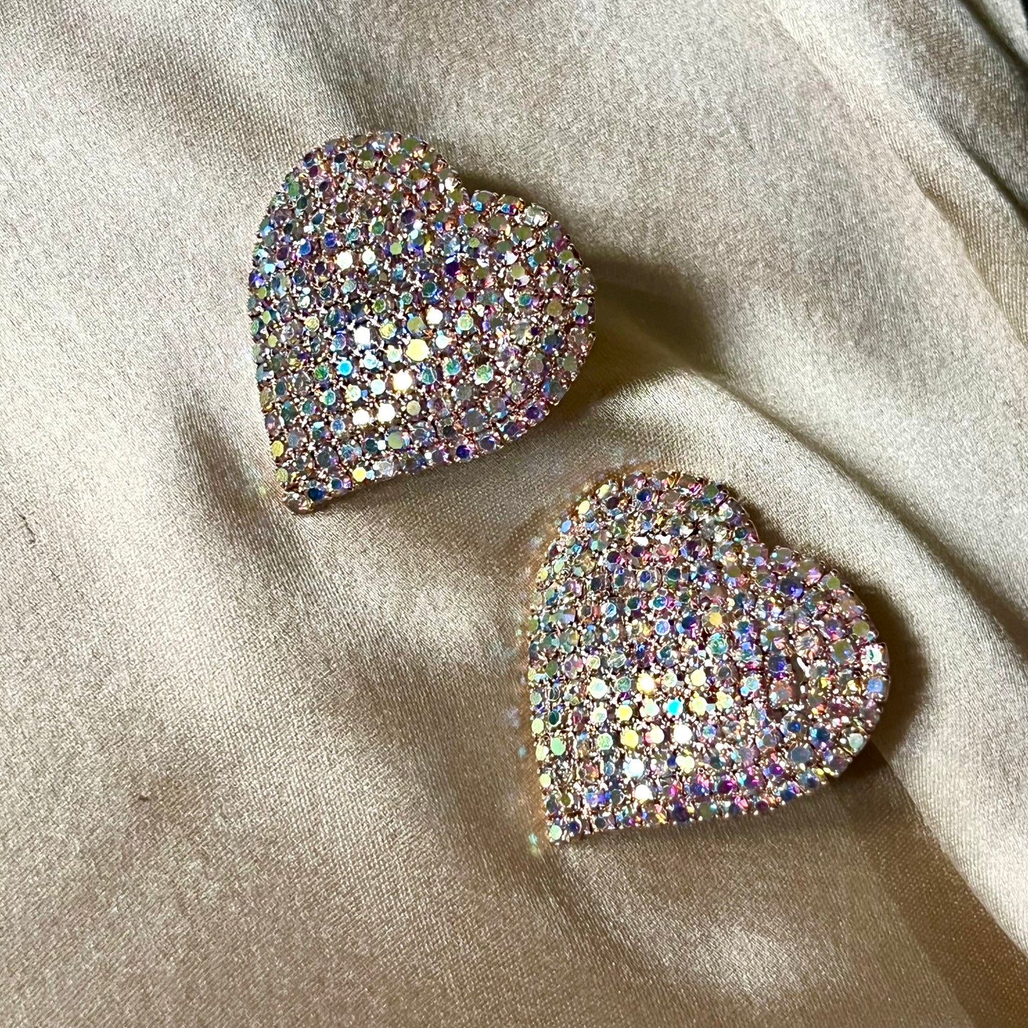 SHIMMER HEART STUDS