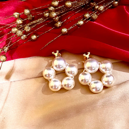 PEARL ESSENCE STUDS