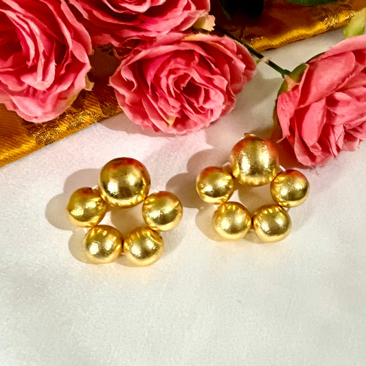 GOLD OPPULANCE STUDS