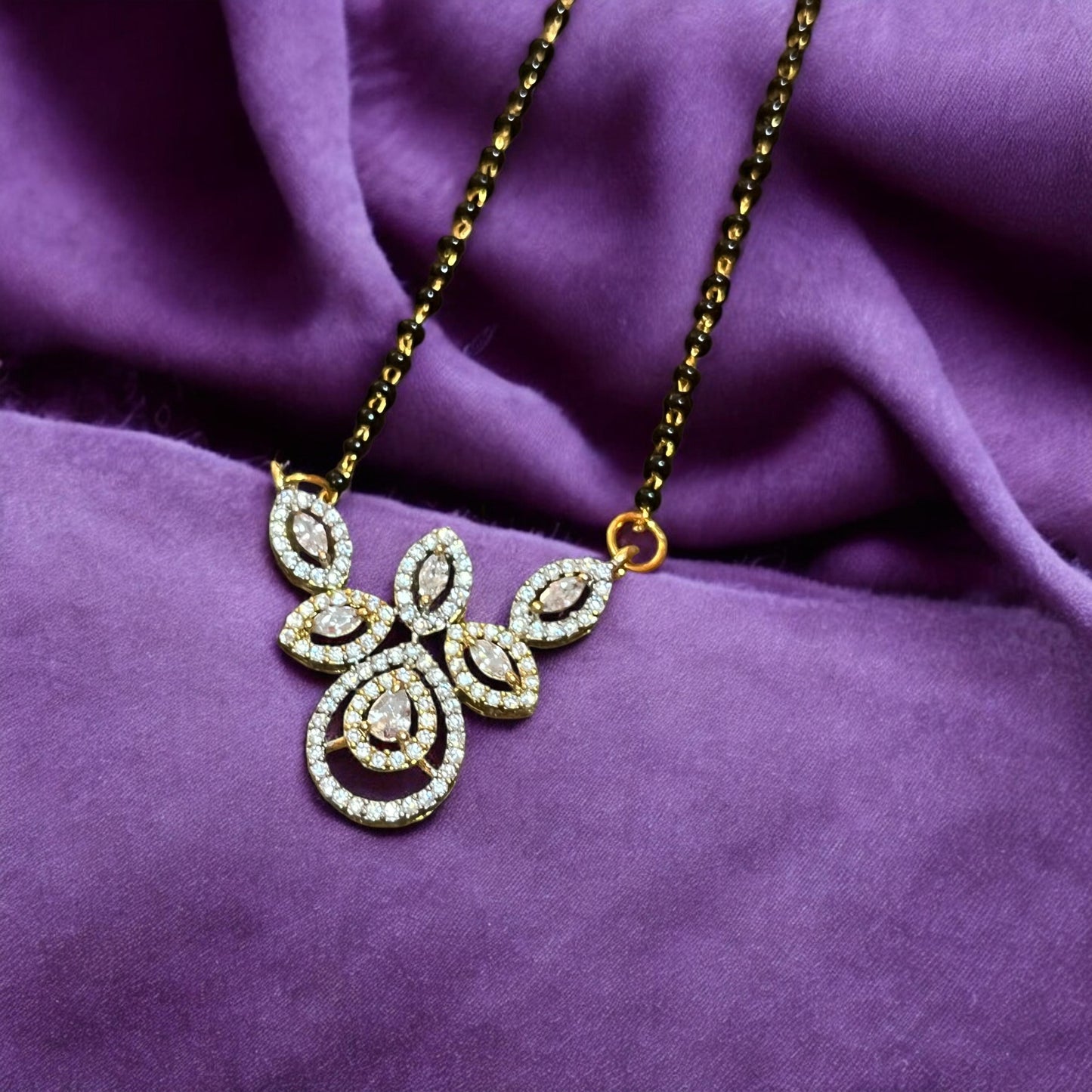 GOLDEN SAANVI MANGALSUTRA SET