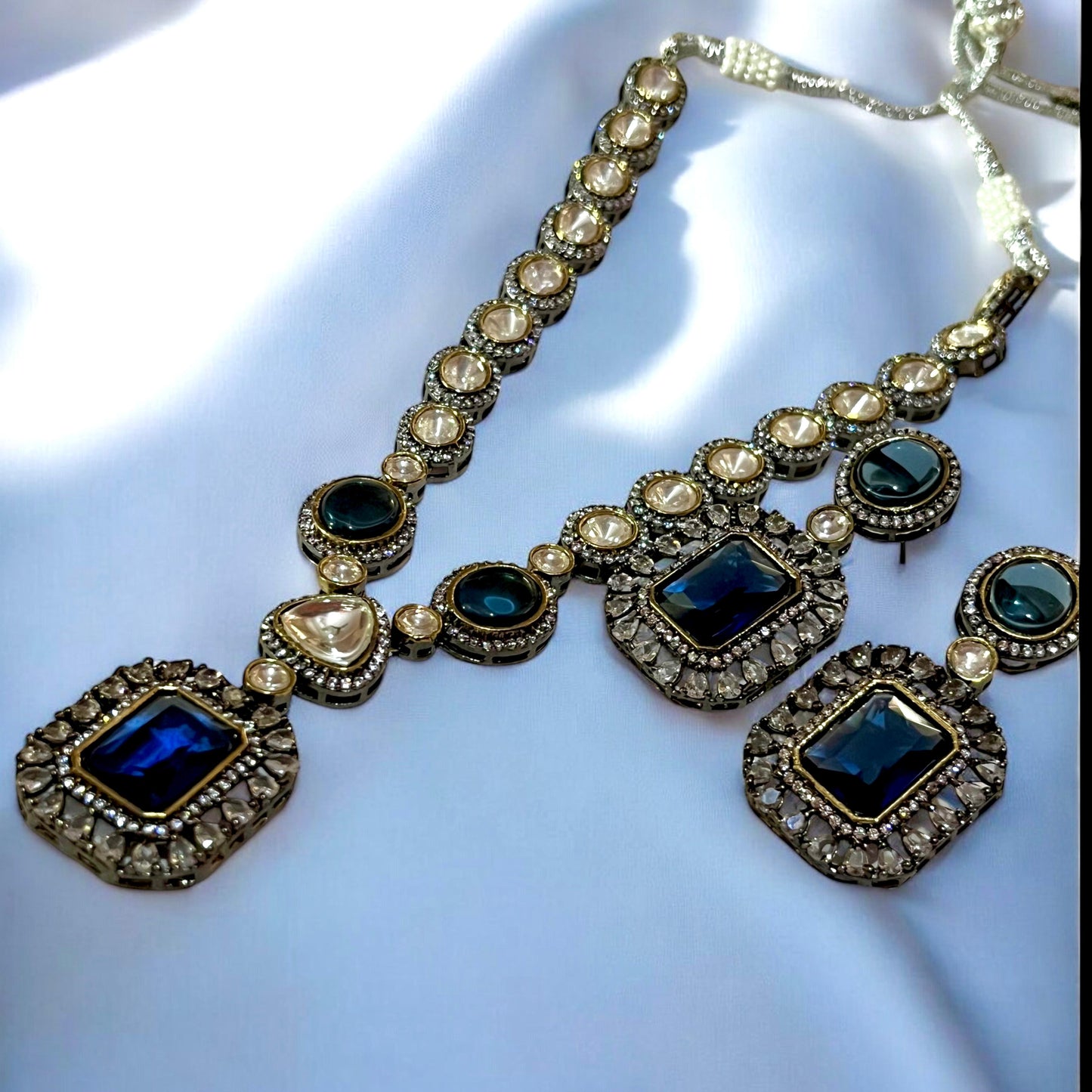 BLUE AURA NECKLACE SET