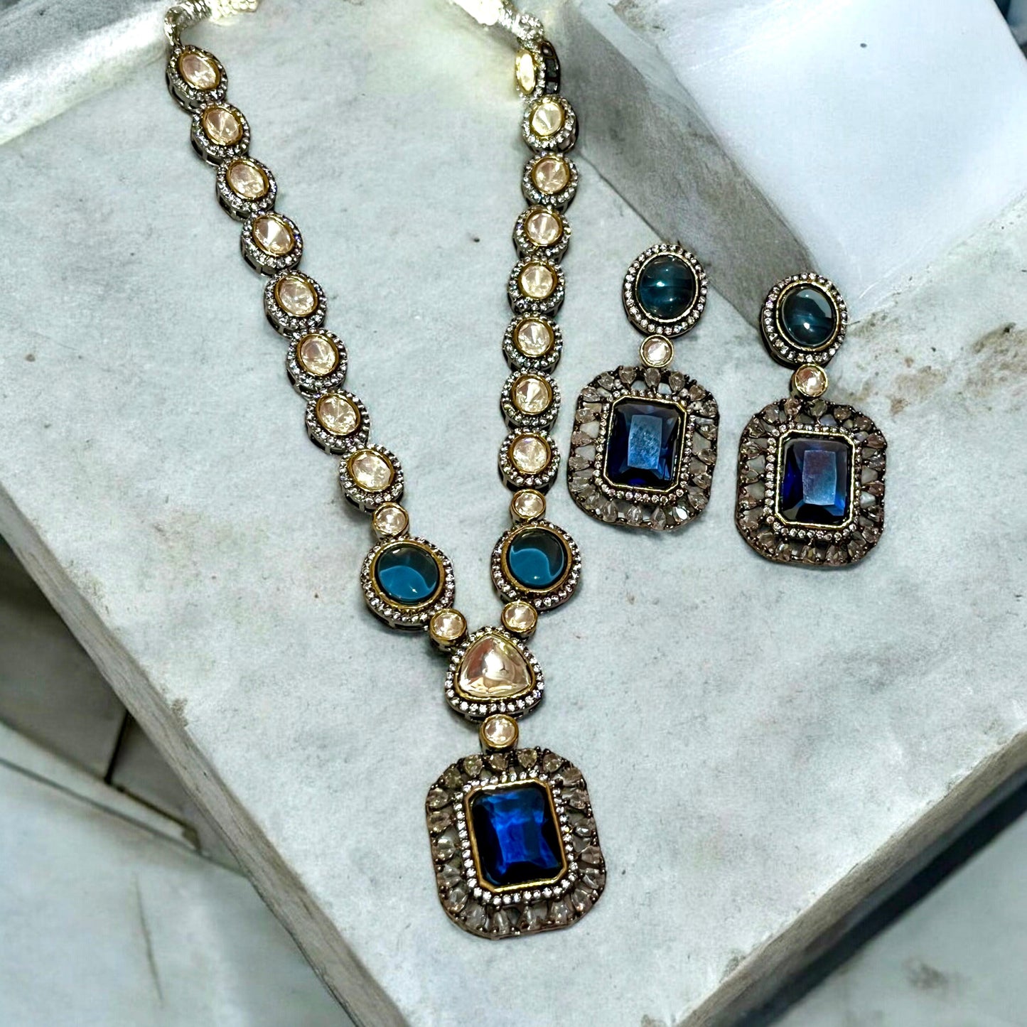 BLUE AURA NECKLACE SET