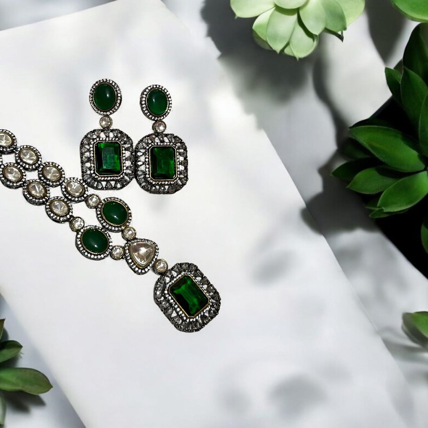 EMERALD AURA NECKLACE SET