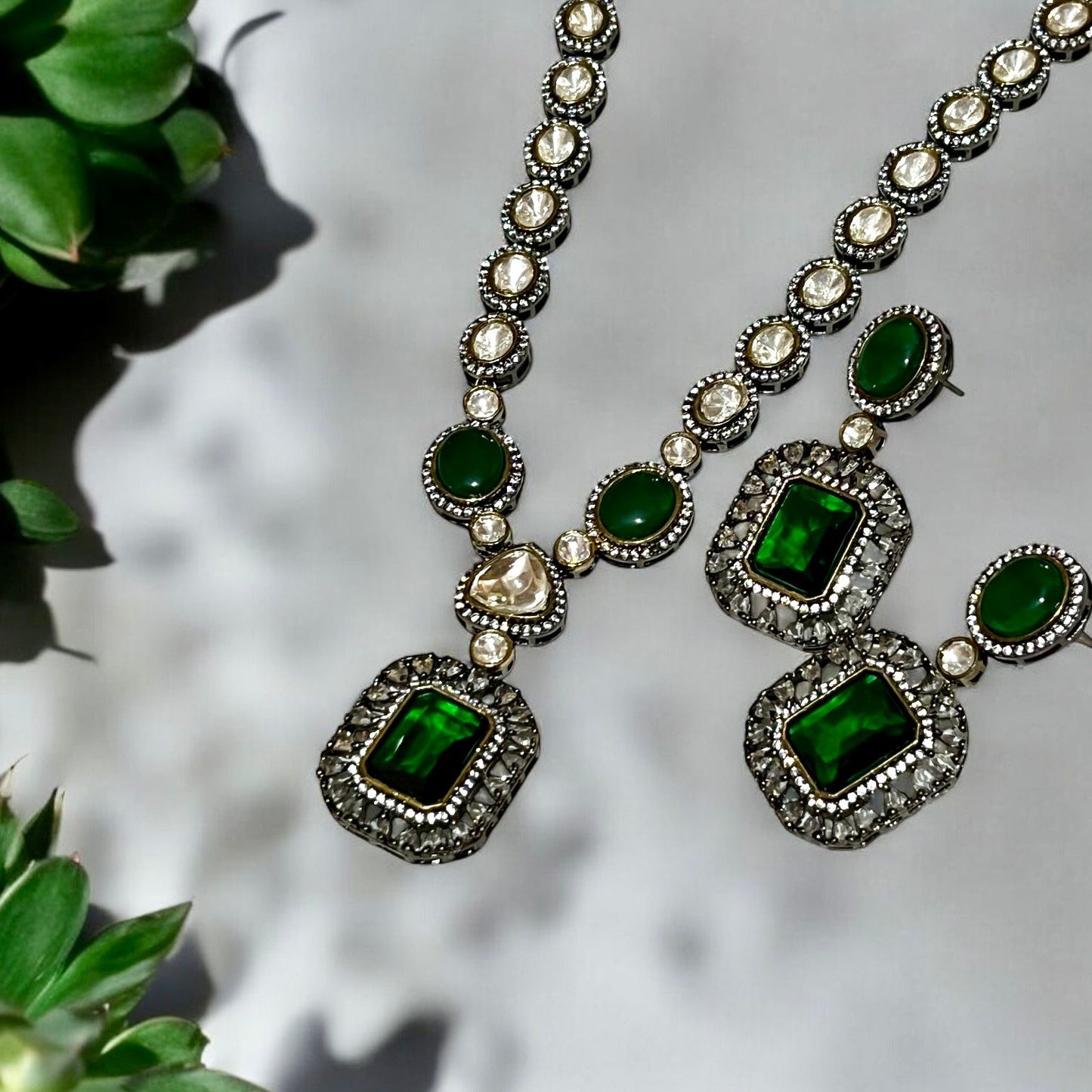 EMERALD AURA NECKLACE SET