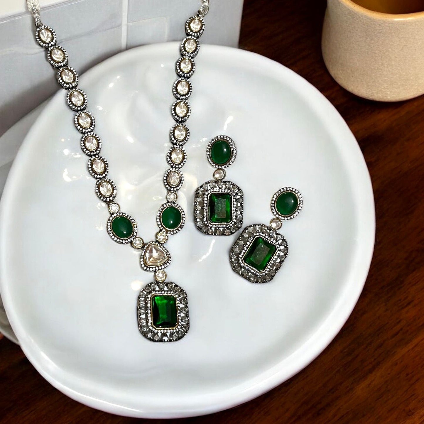 EMERALD AURA NECKLACE SET