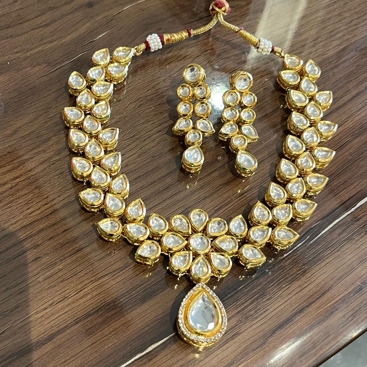 GOLD ROYALE NECKLACE SET