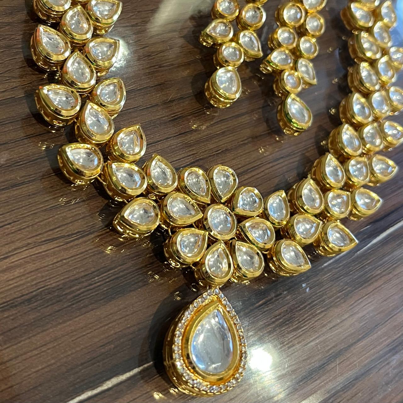 GOLD ROYALE NECKLACE SET