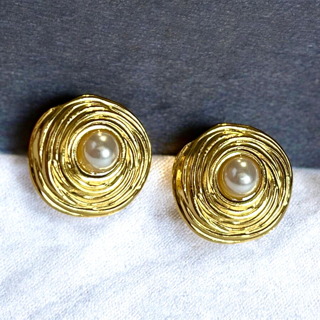 GOLD WIRED PEARL STUDS
