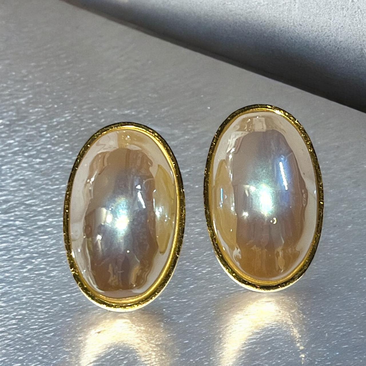 CREAM GOLD PEARL STUDS