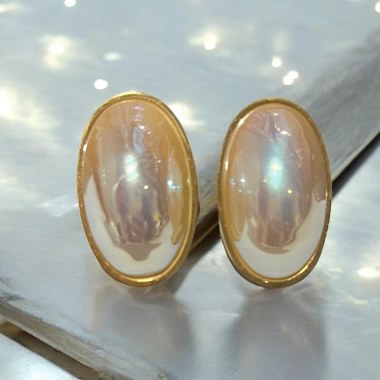 CREAM GOLD PEARL STUDS