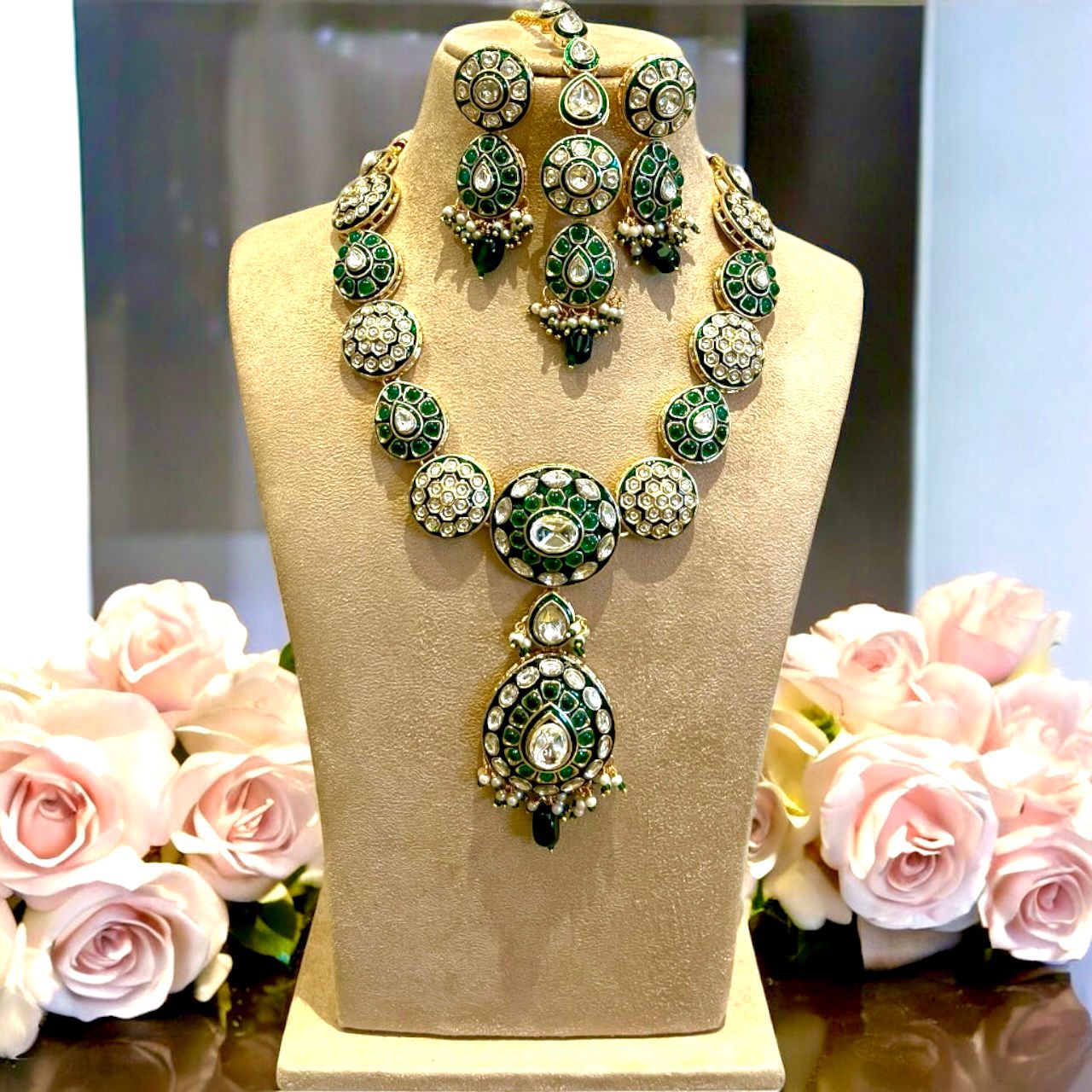 GOLD EMERALD LILA NECKLACE SET