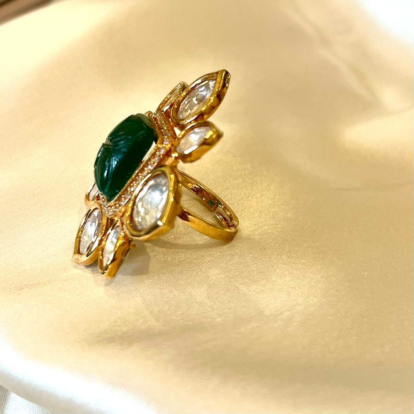 EMERALD SHEEN RING