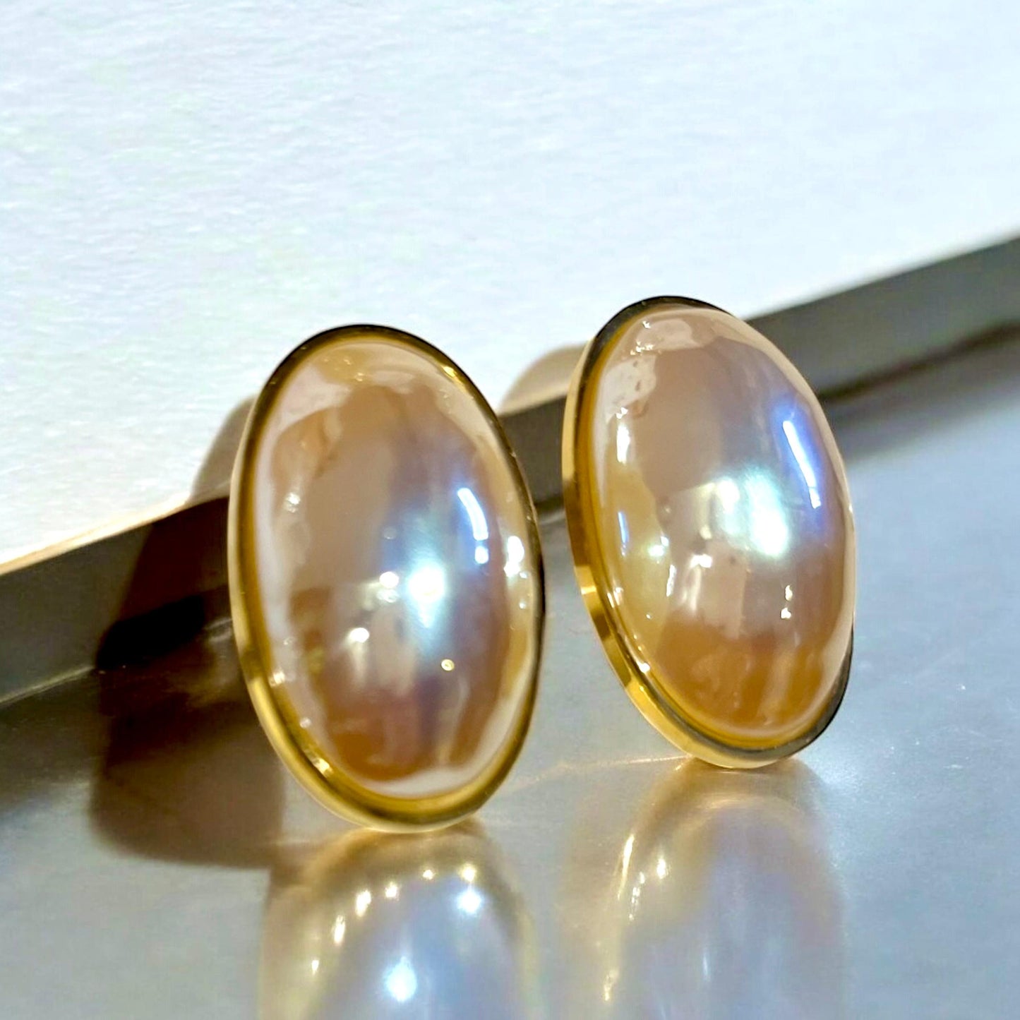 CREAM GOLD PEARL STUDS
