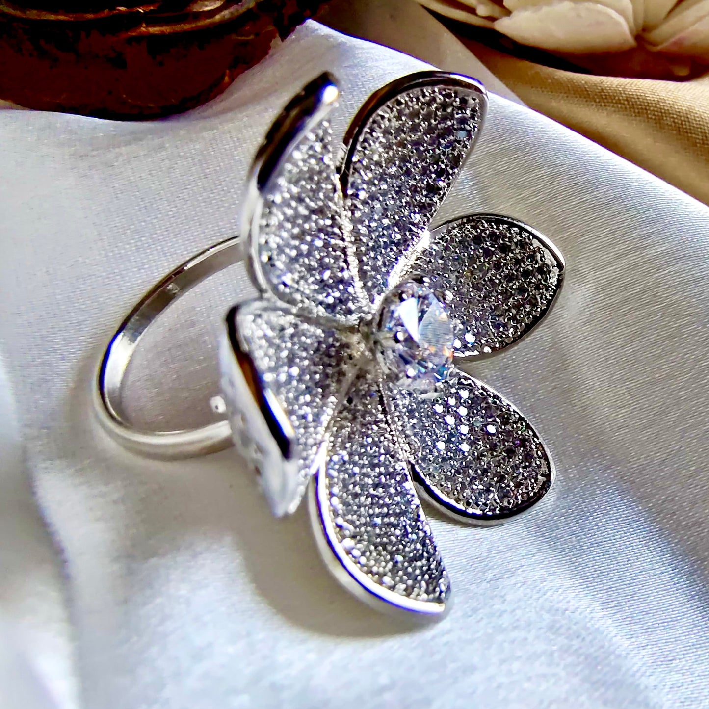 SILVER FLOWER ZIRCONIA RING