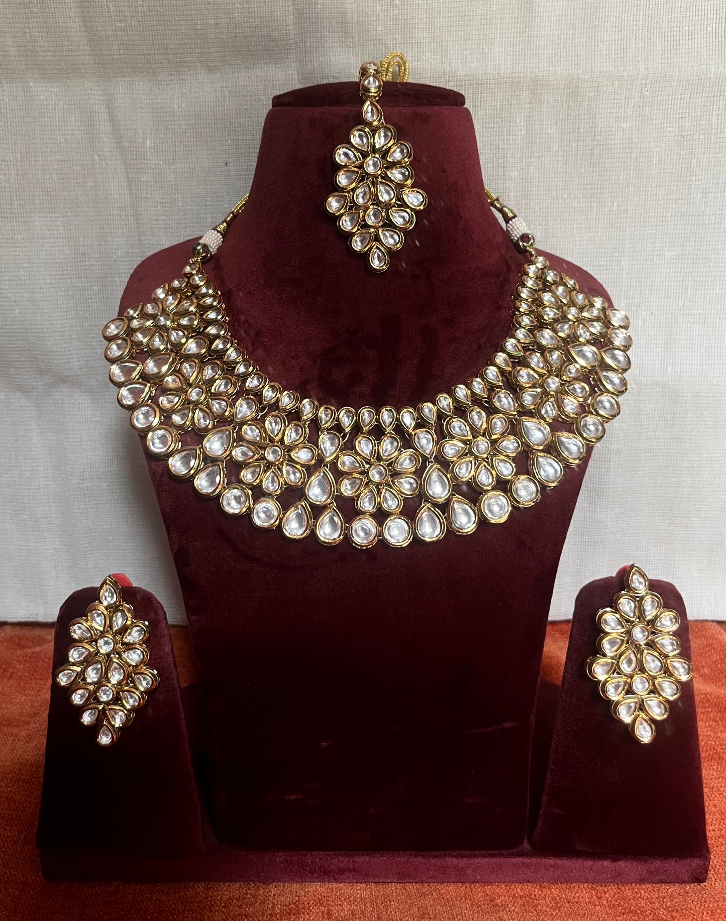 GOLDEN SHEEN NECKLACE SET