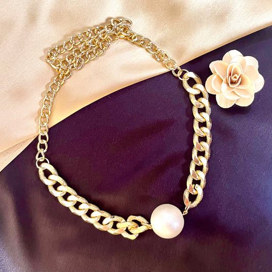 GOLDCHAIN PEARL NECKPIECE